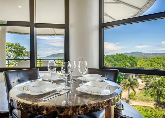 Spacious Ocean View Condo, Luxury In La Perla Hébergement de vacances