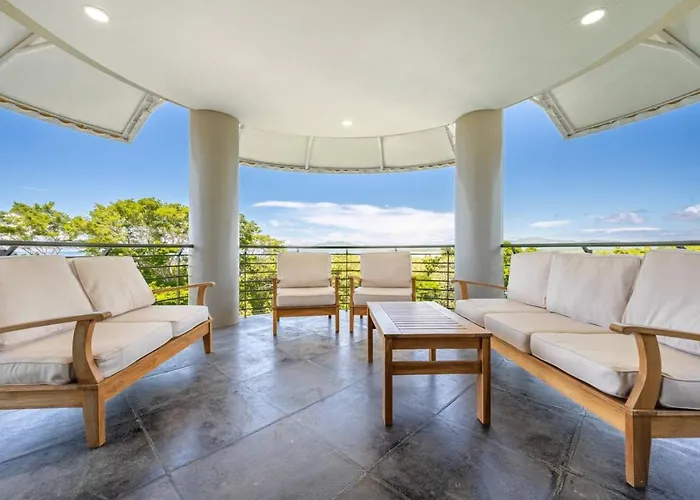 Spacious Ocean View Condo, Luxury In La Perla Hébergement de vacances *