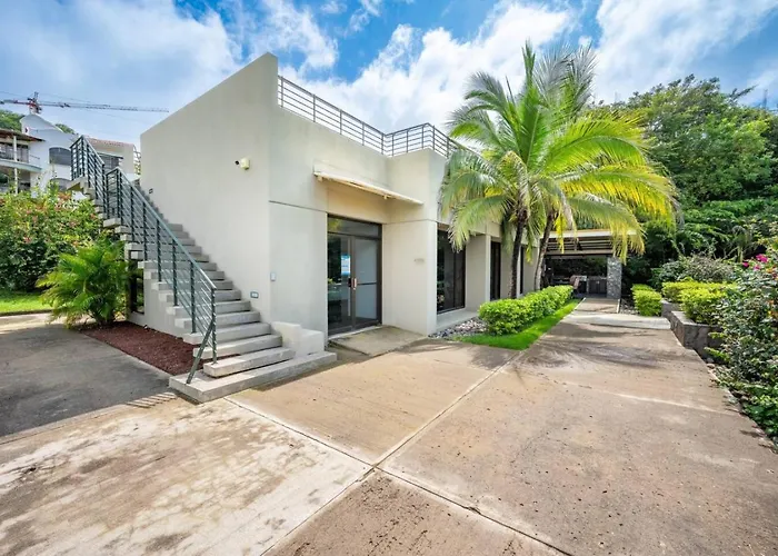 Spacious Ocean View Condo, Luxury In La Perla Hébergement de vacances